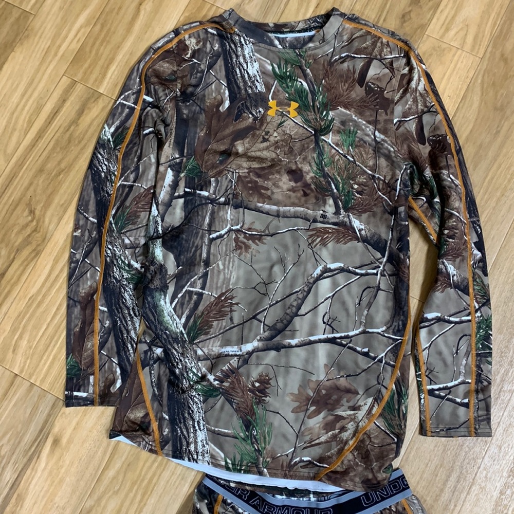 Under Armour camo thermal set — Men’s large.